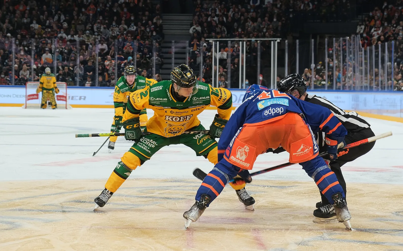 Aloitus Nokia Arenan avausottelussa Tappara–Ilves 3.12.2021. Kuva: kallerna / Wikimedia Commons, CC BY-SA 4.0