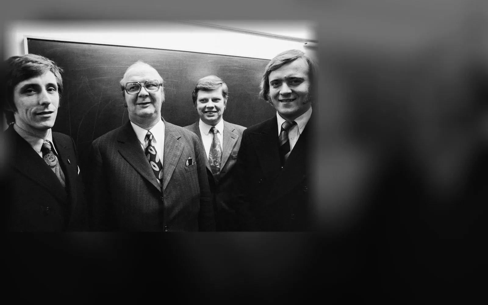 Jääkiekon ammattilaishankkeen miehet Timo Haapaniemi, Aimo Mäkinen, Göran Stubb ja Frank Moberg 14.3.1973. Kuva: Museovirasto, JOKA Journalistinen kuva-arkisto (HBL), CC BY 4.0