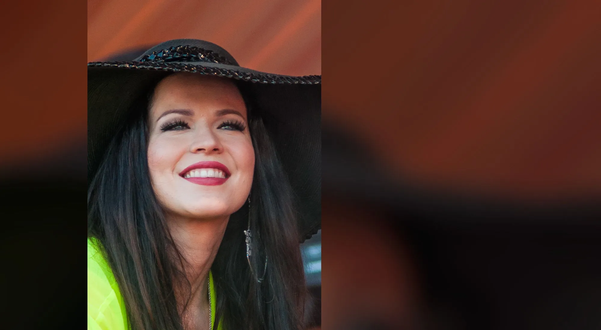 Jenni Vartiainen Ilosaarirockissa 2014. Kuva: Tuomas Vitikainen / CC BY-SA 4.0